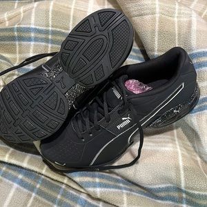 Mens Black Puma tennis shoes